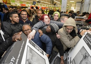 12 pictures showing violence at Black Friday sales, This is Complete Mayhem!