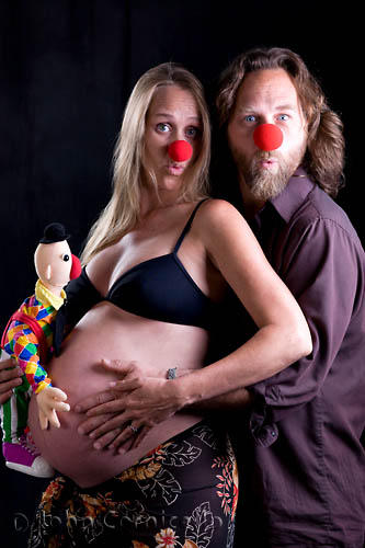awkward-pregnancy-portrait-clown-couple