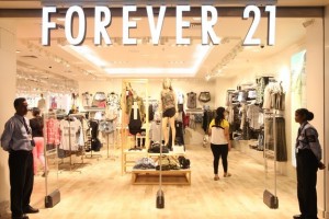 Hilarious Images of Forever 21 Mannequins That Will Make You ROFL!