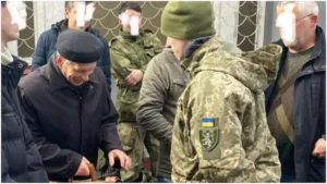 Heartwarming Photo of An 80-Year-Old Ukrainian Man Lined Up to Join Army Amid Crisis Goes Viral.